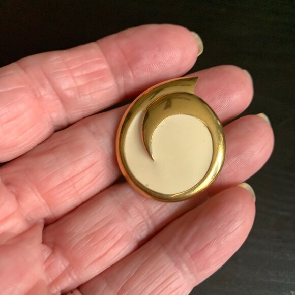 Monet Disk Earrings - Picture 4 of 5